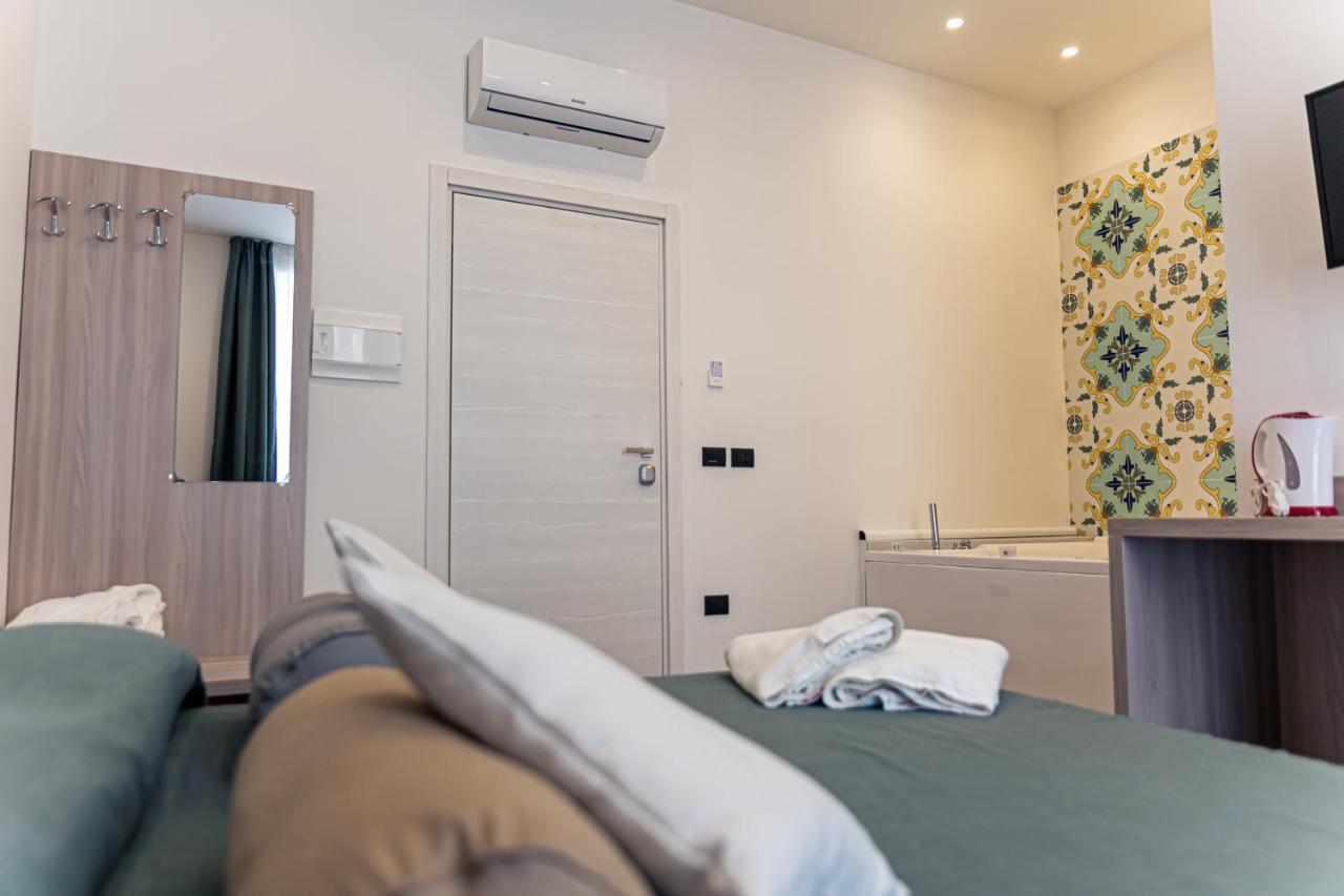 Residenza San Lorenzo * Naples